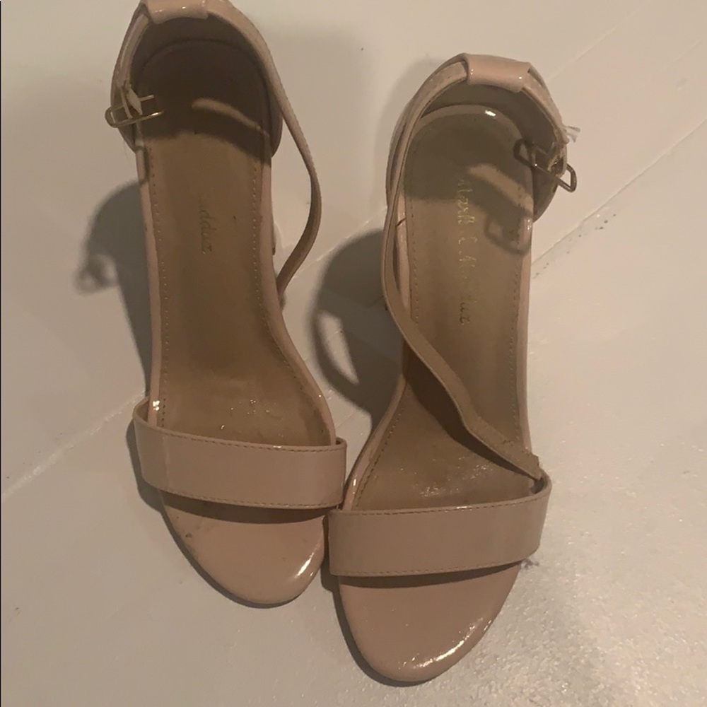 Nude heel